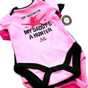 Realtree Baby Girls Bodysuit Size 3/6m Set of 3 Snap Button My Daddy's a Hunter